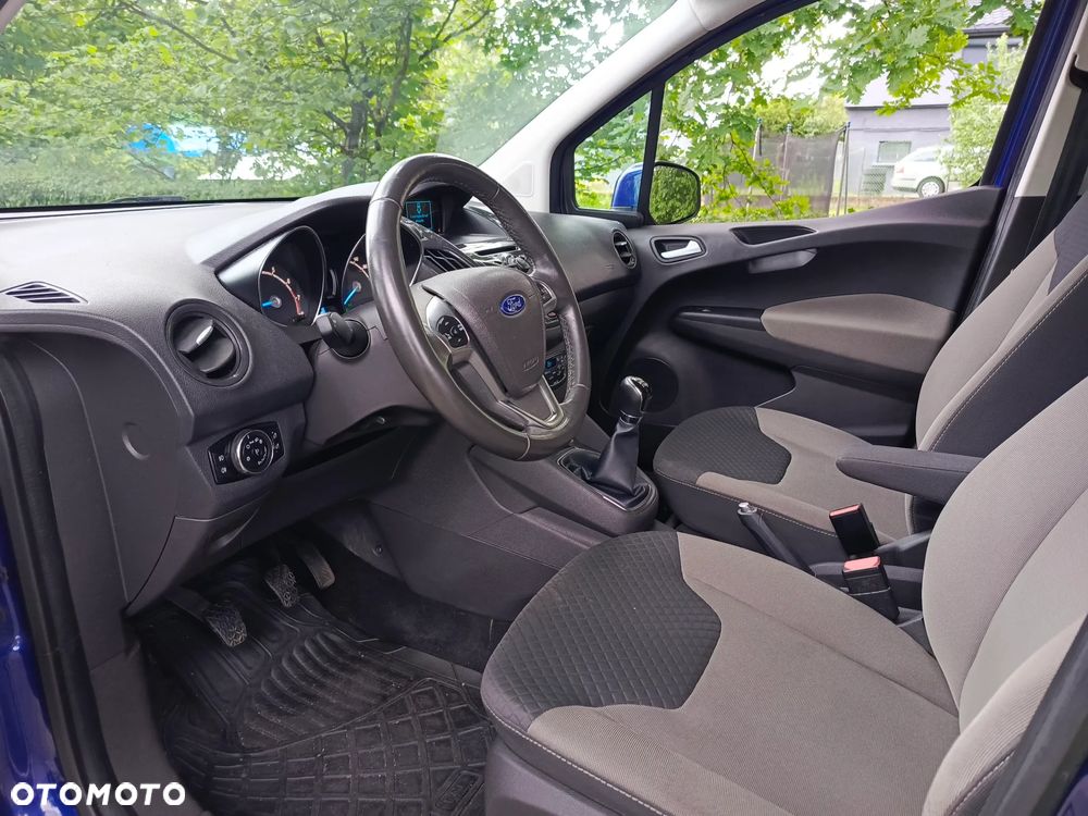 Ford Tourneo Courier 1.0 EcoBoost Titanium - 23