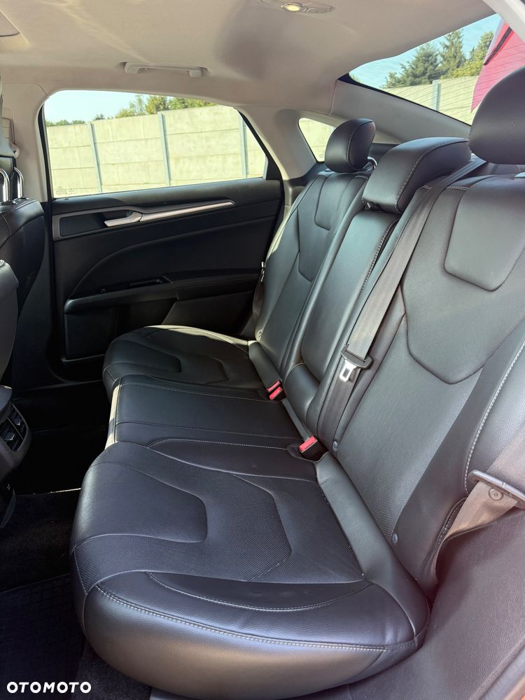 Ford Fusion 2.0 EcoBoost Titanium - 23