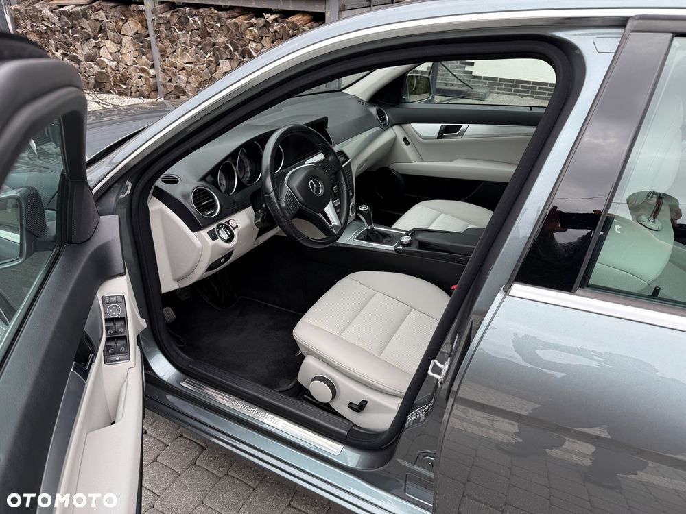Mercedes-Benz Klasa C 180 CGI BlueEff Avantgarde - 11