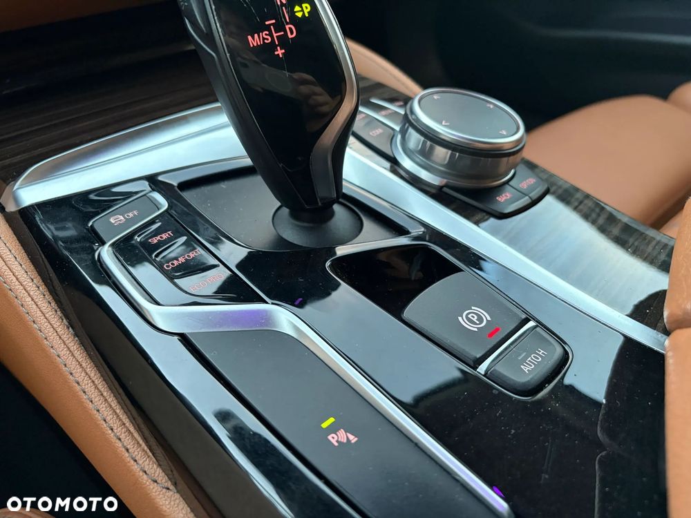 BMW Seria 5 520d xDrive Luxury Line - 25