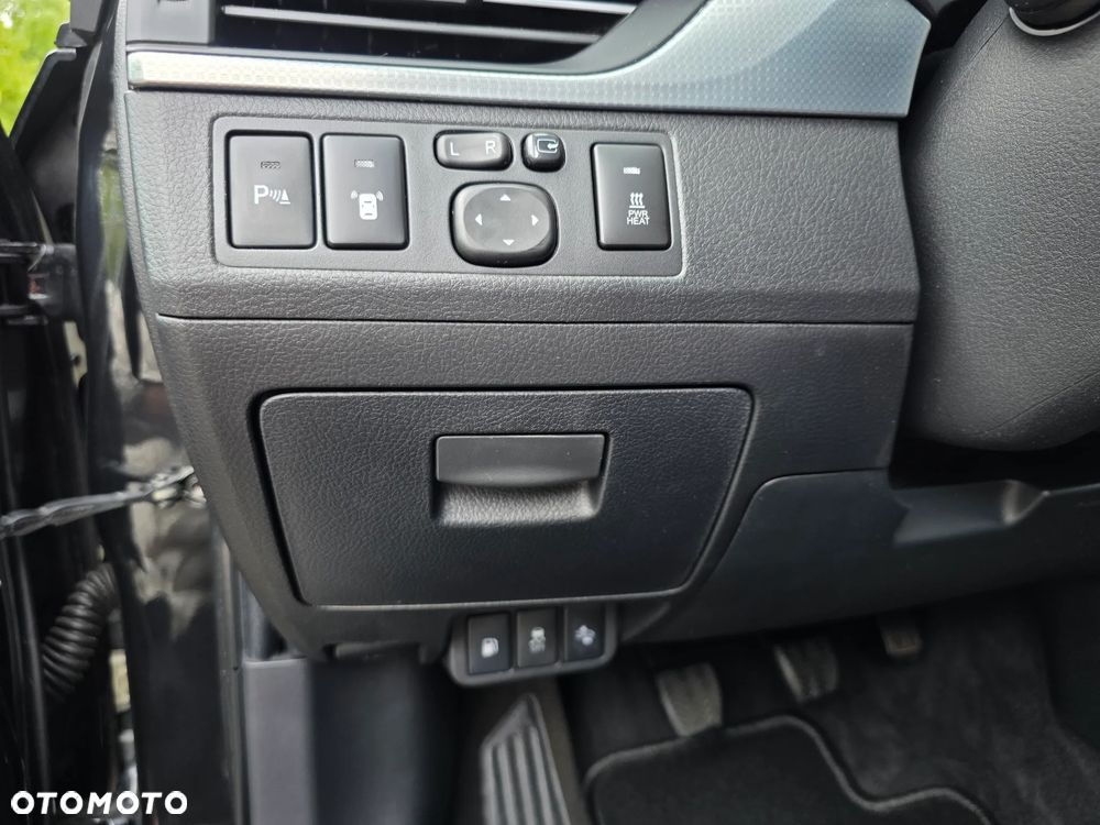 Toyota Avensis - 16