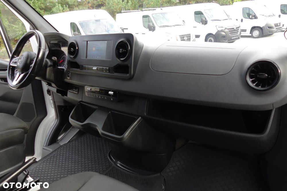 Mercedes-Benz Sprinter 3.0 Bluetec Automat 319  Kontener + Winda 750 kg. - 22