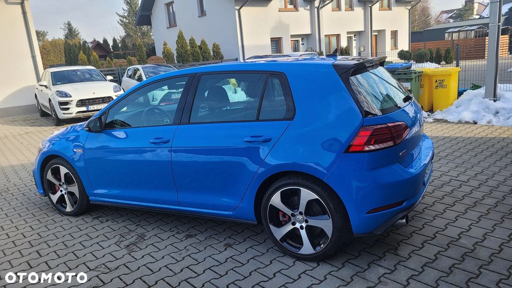 Volkswagen Golf - 8
