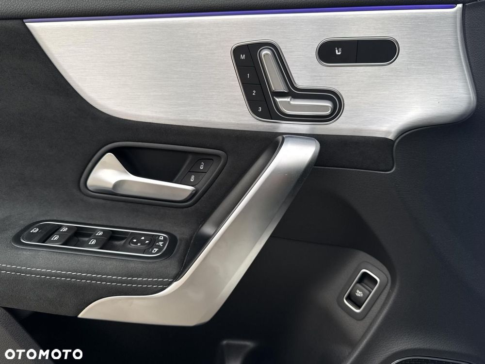 Mercedes-Benz CLA 200 7G-DCT - 11