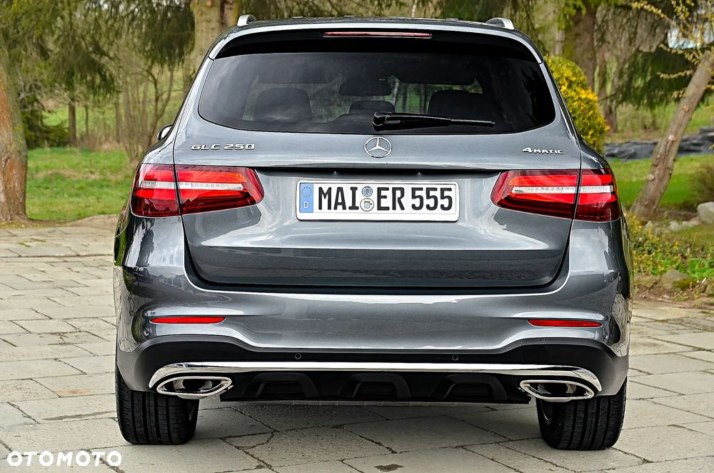 Mercedes-Benz GLC 250 4Matic 9G-TRONIC AMG Line - 22