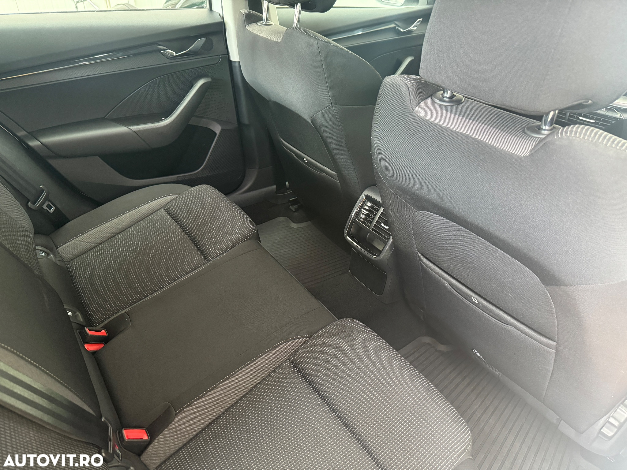 Skoda Octavia 2.0 TDI DSG Ambition - 14