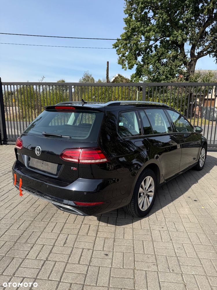 Volkswagen Golf - 10