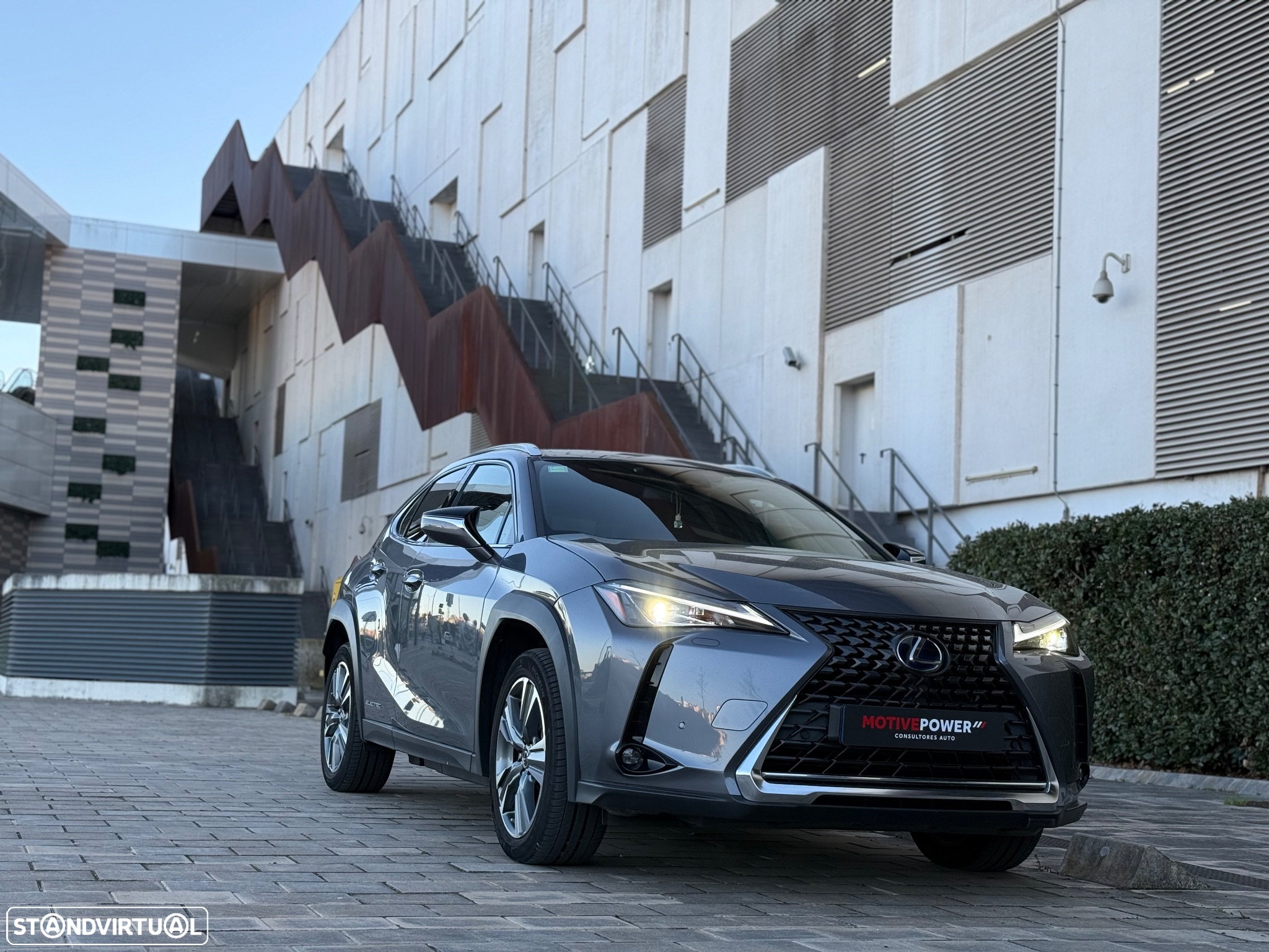 Lexus UX 300e Premium - 2