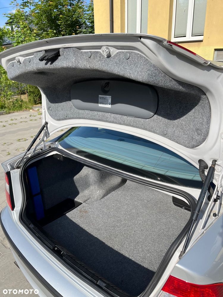 BMW Seria 3 318i - 5