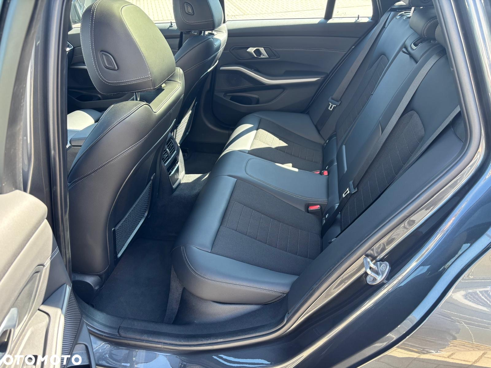 BMW Seria 3 320d Touring - 12