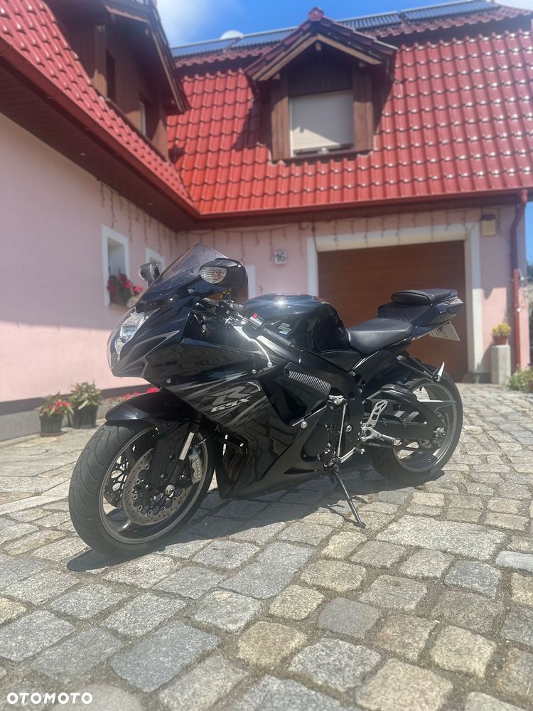 Suzuki GSR - 13