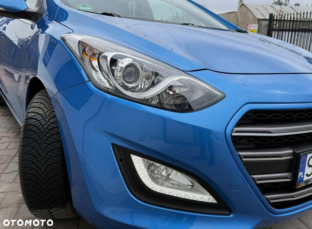 Hyundai i30 blue 1.4 Passion - 10