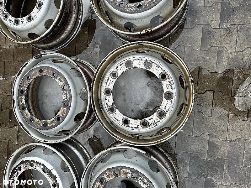 Felgi Stalowe 22,5 x 8,25 - 4