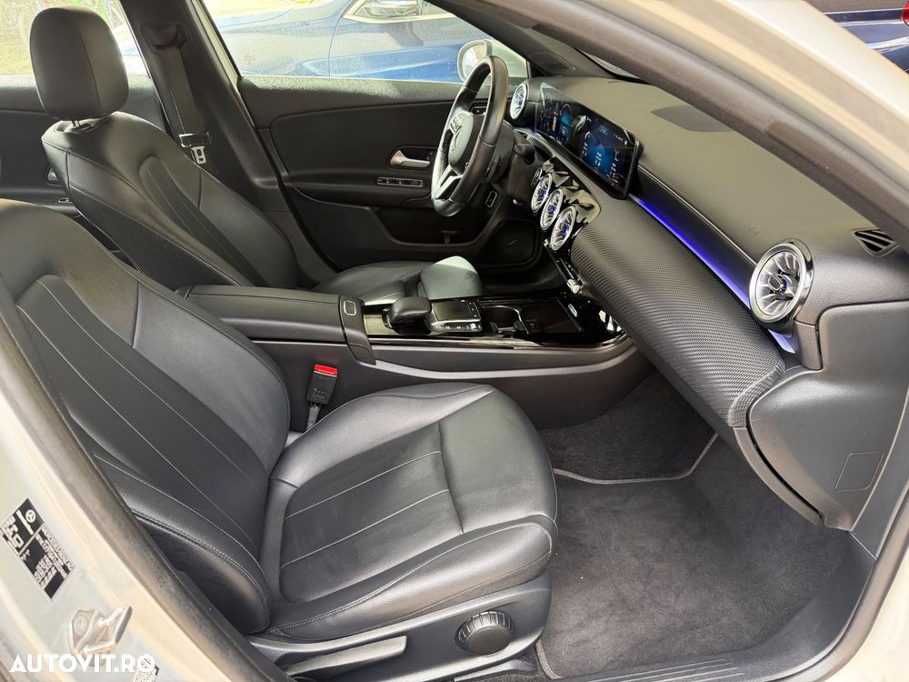 Mercedes-Benz A 180 Sedan 7G-DCT - 36