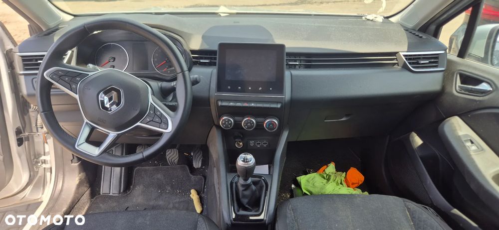 Renault Clio - 24