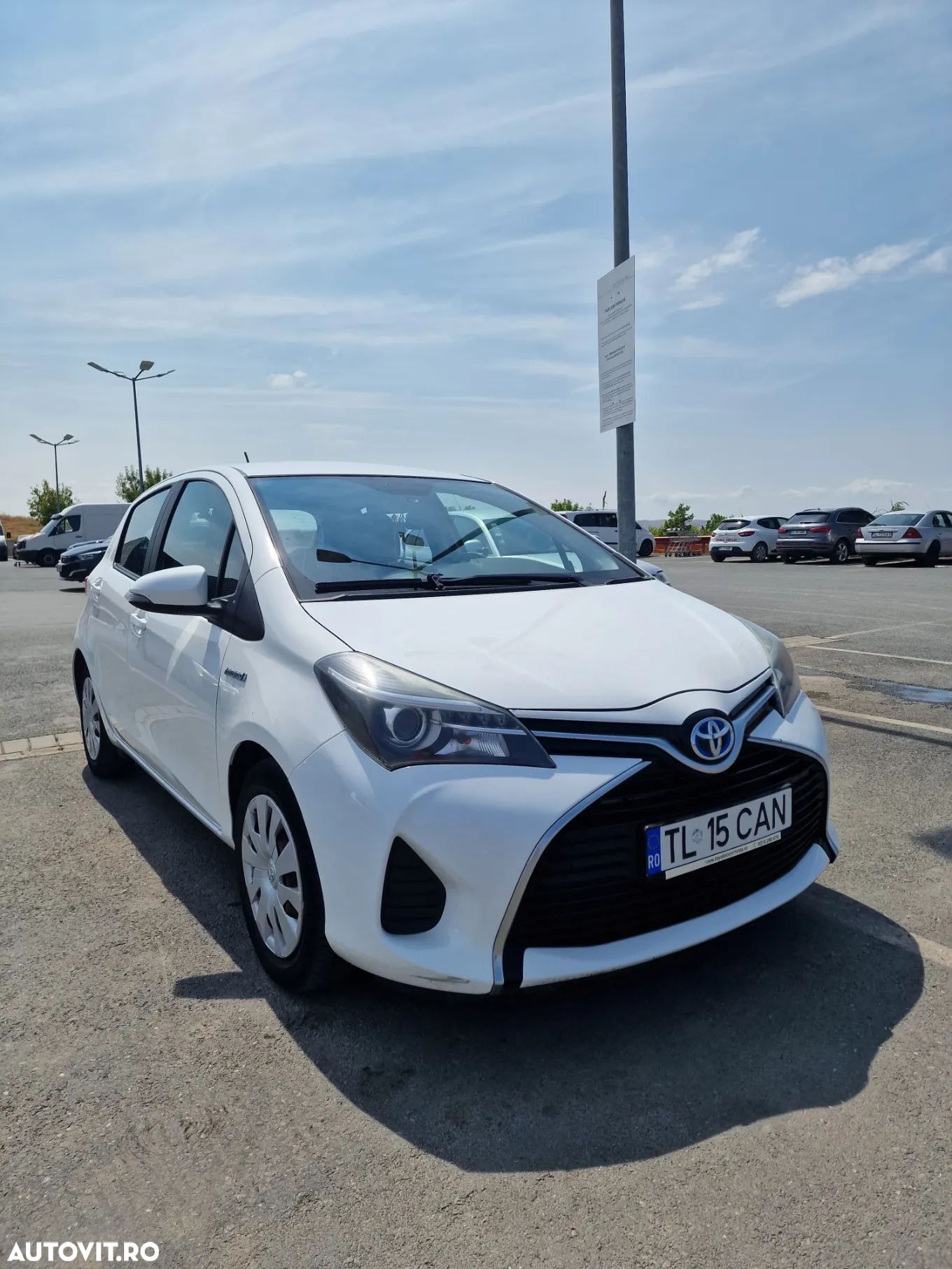 Toyota Yaris 1.5 VVT-i HSD Terra - 1
