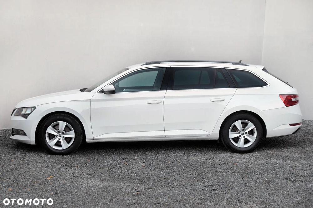 Skoda Superb 2.0 TDI Sportline - 25