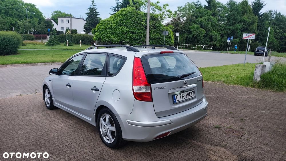 Hyundai i30 blue 1.6 CRDi Premium - 16