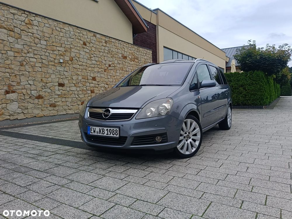 Opel Zafira 2.2 Automatik Cosmo - 1