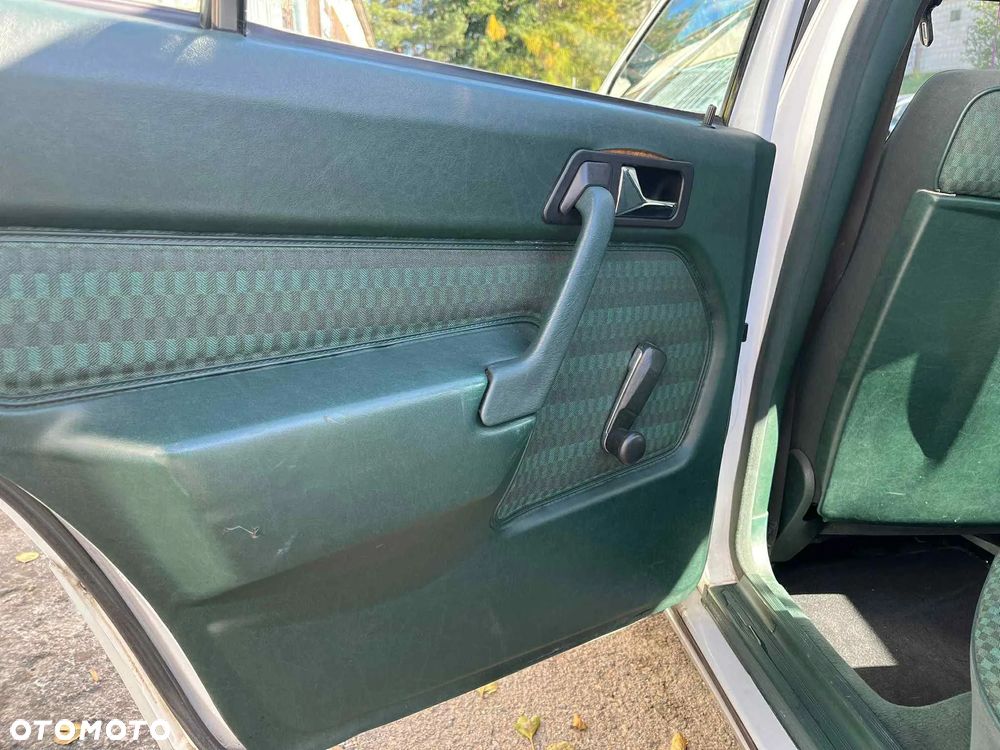 Mercedes-Benz W201 (190) - 16