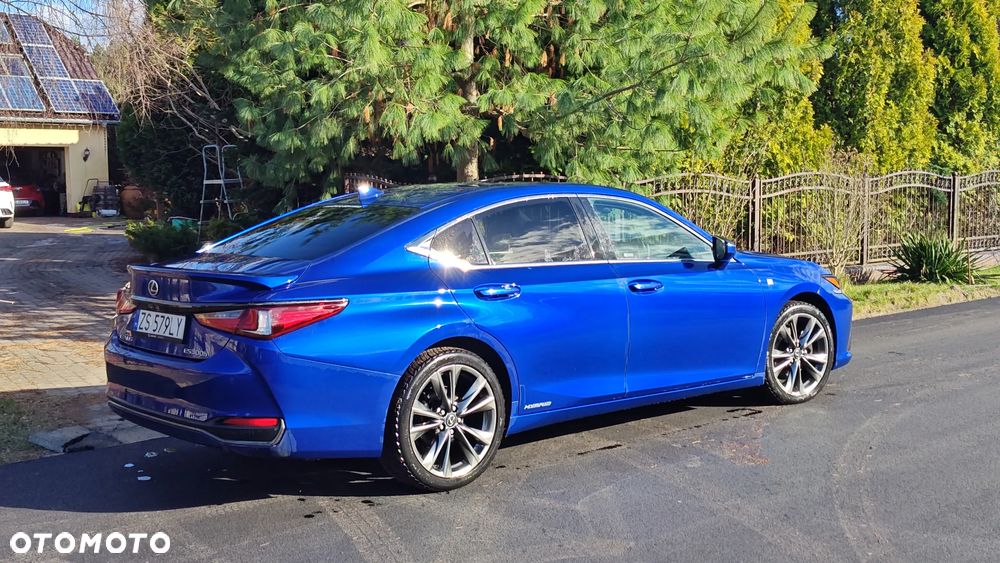 Lexus ES 300h F Sport - 4