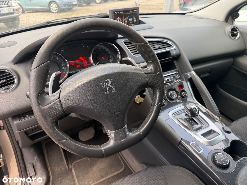 Peugeot 3008 Hybrid4 - 12
