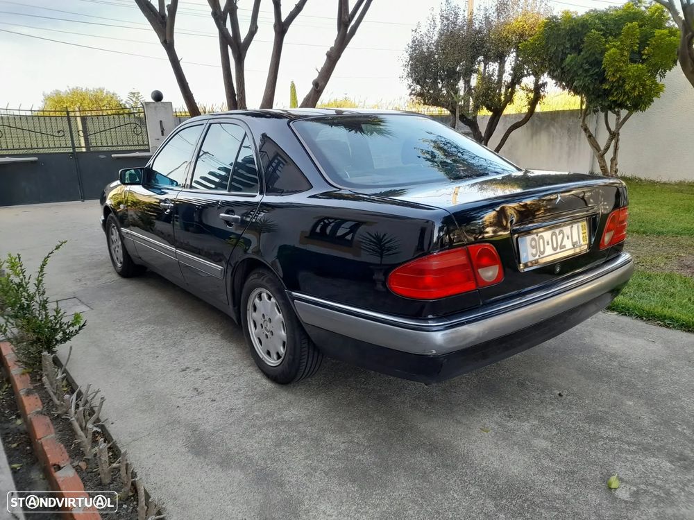 Mercedes-Benz E 200 - 12