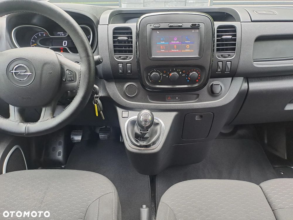 Opel Vivaro - 24