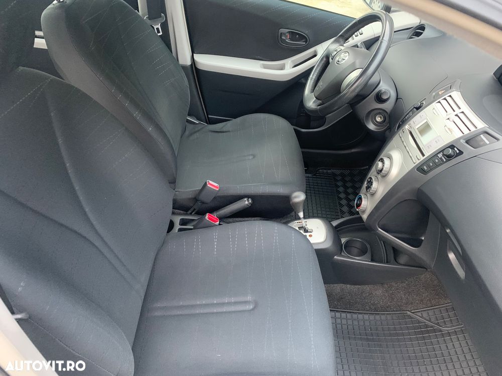Toyota Yaris 1.4 D-4D Aut Sol - 9