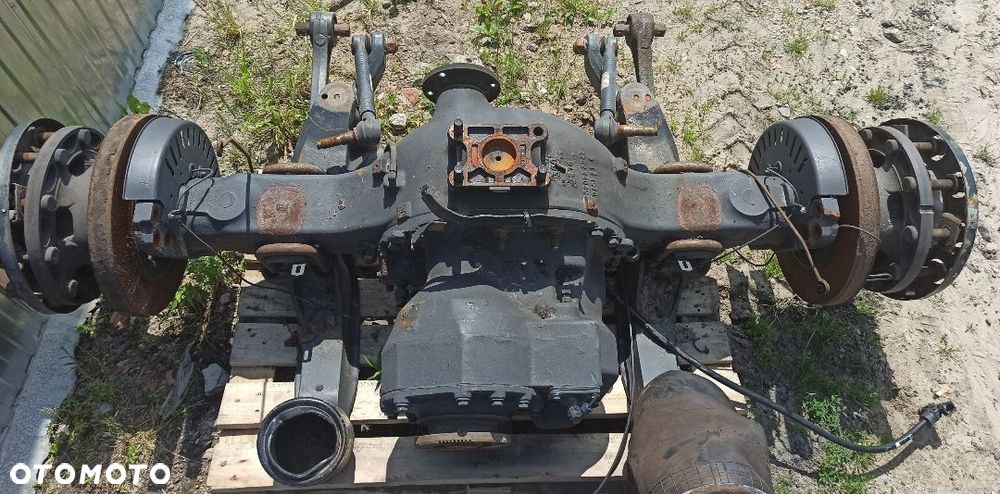 VOLVO 6x4 obudowa przelotowa most RTS2370A - 1