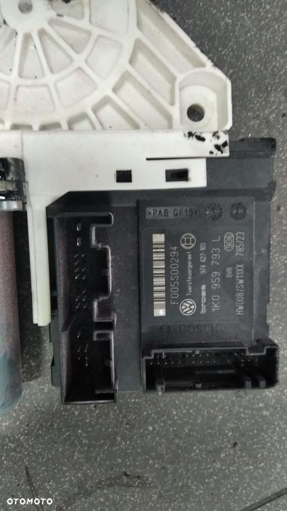 SILNIK MODUŁ OPUSZCZANIA SZYB FPG12V PRZÓD 2PIN FORD FUSION - 2