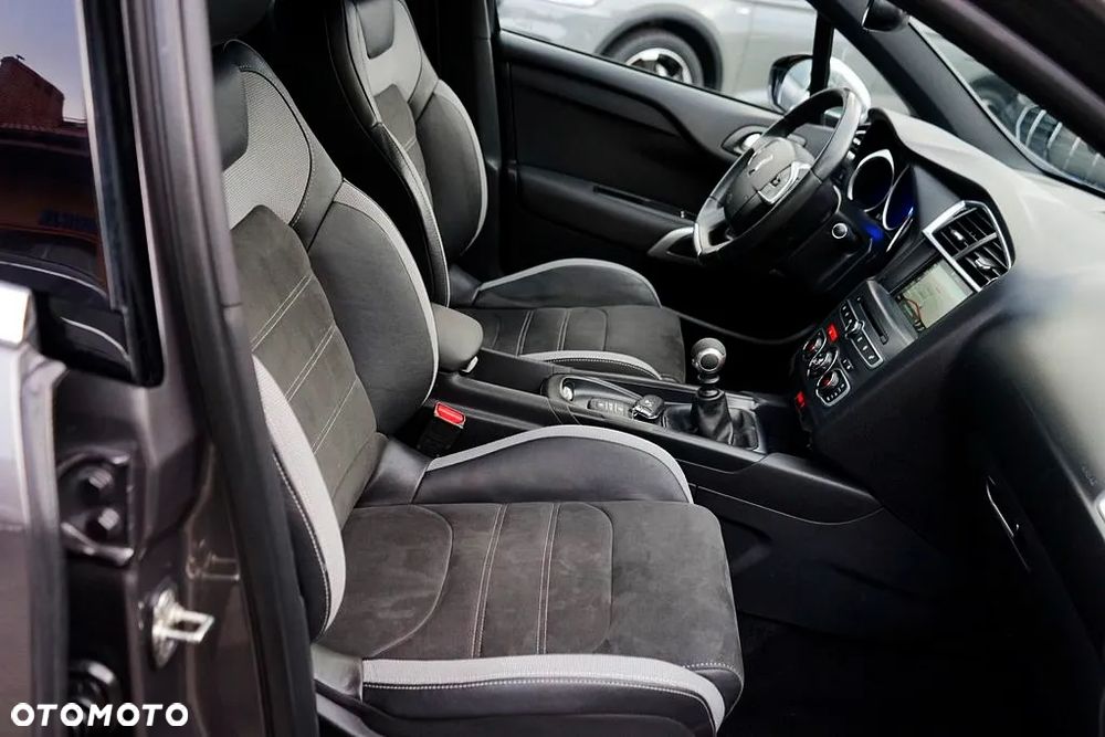 DS Automobiles DS 4 - 12