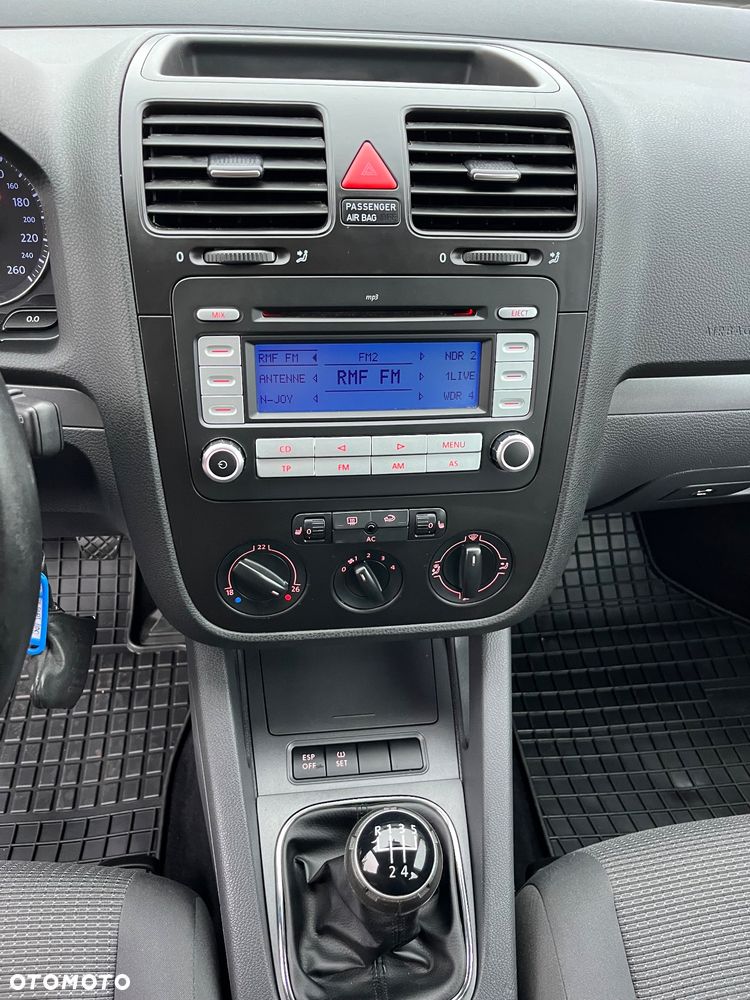 Volkswagen Golf 1.9 TDI DPF Trendline BlueMotion - 23