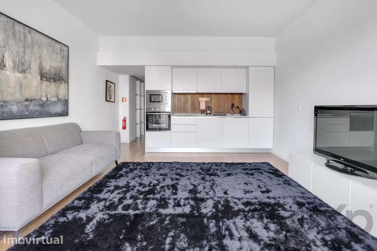 T1 Remodelado no Estoril | Disponibilidade Imediata | Elevador e Arrec - Grande imagem: 4/18