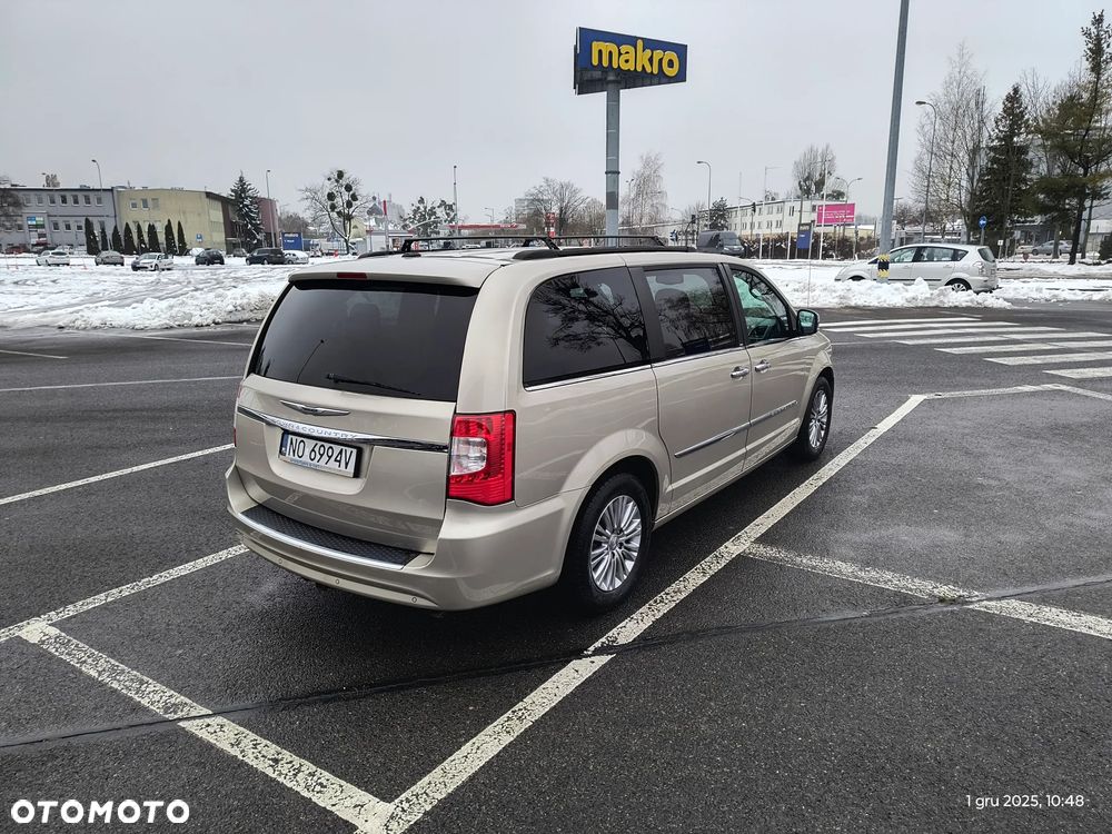 Chrysler Town & Country 3.6 Limited - 6