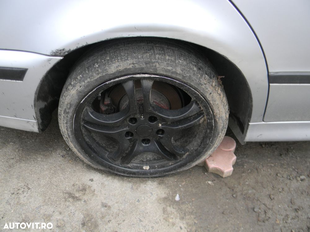 Dezmembrari  BMW 5 (E39)  1995  > 2004 528 i Benzina - 39