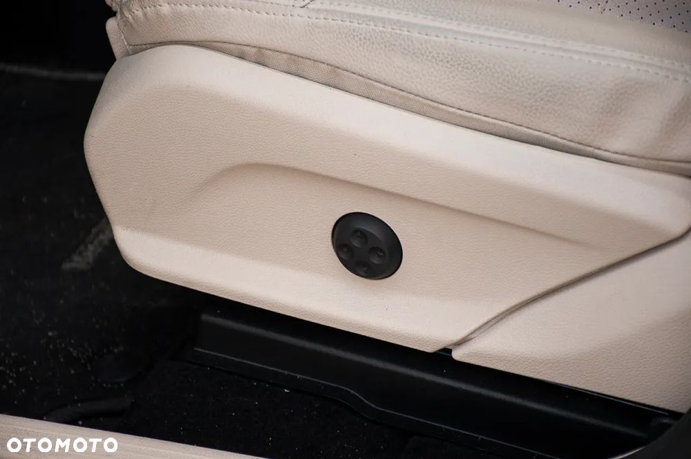 Mercedes-Benz GLC 300 4Matic 9G-TRONIC AMG Line - 25