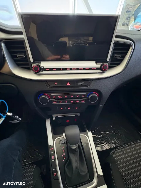 Kia XCeed 1.5 T-GDI 7DCT City - 13