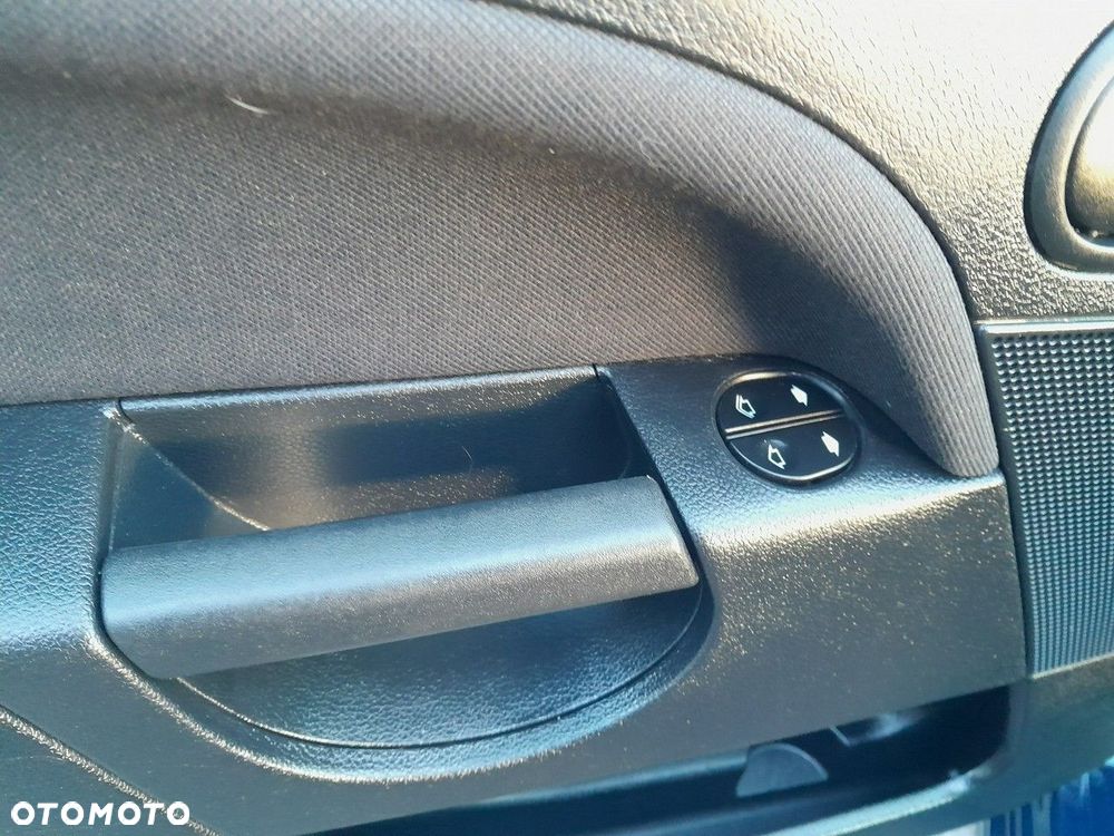 Ford Fiesta 1.3 Ambiente - 13