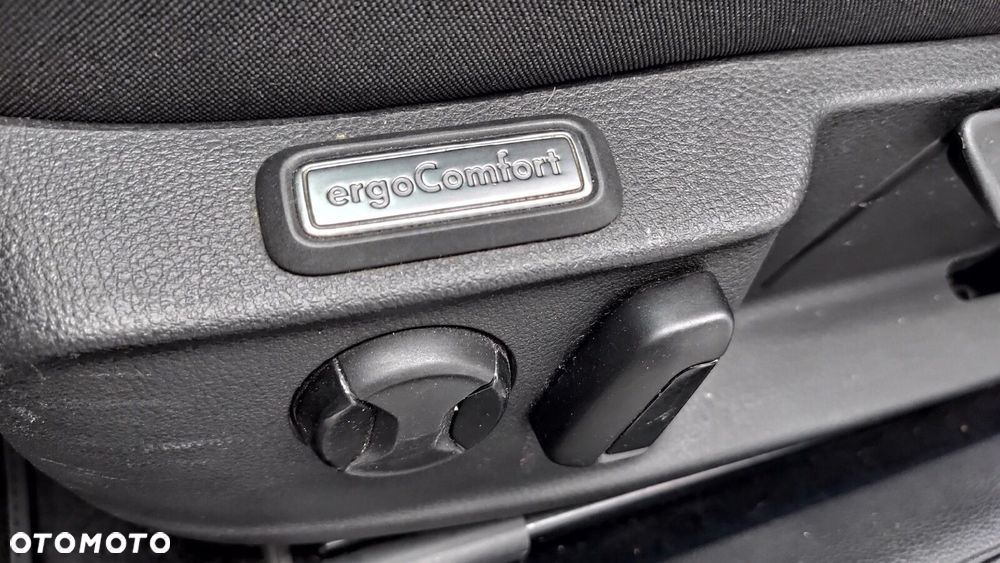 Volkswagen Passat - 32