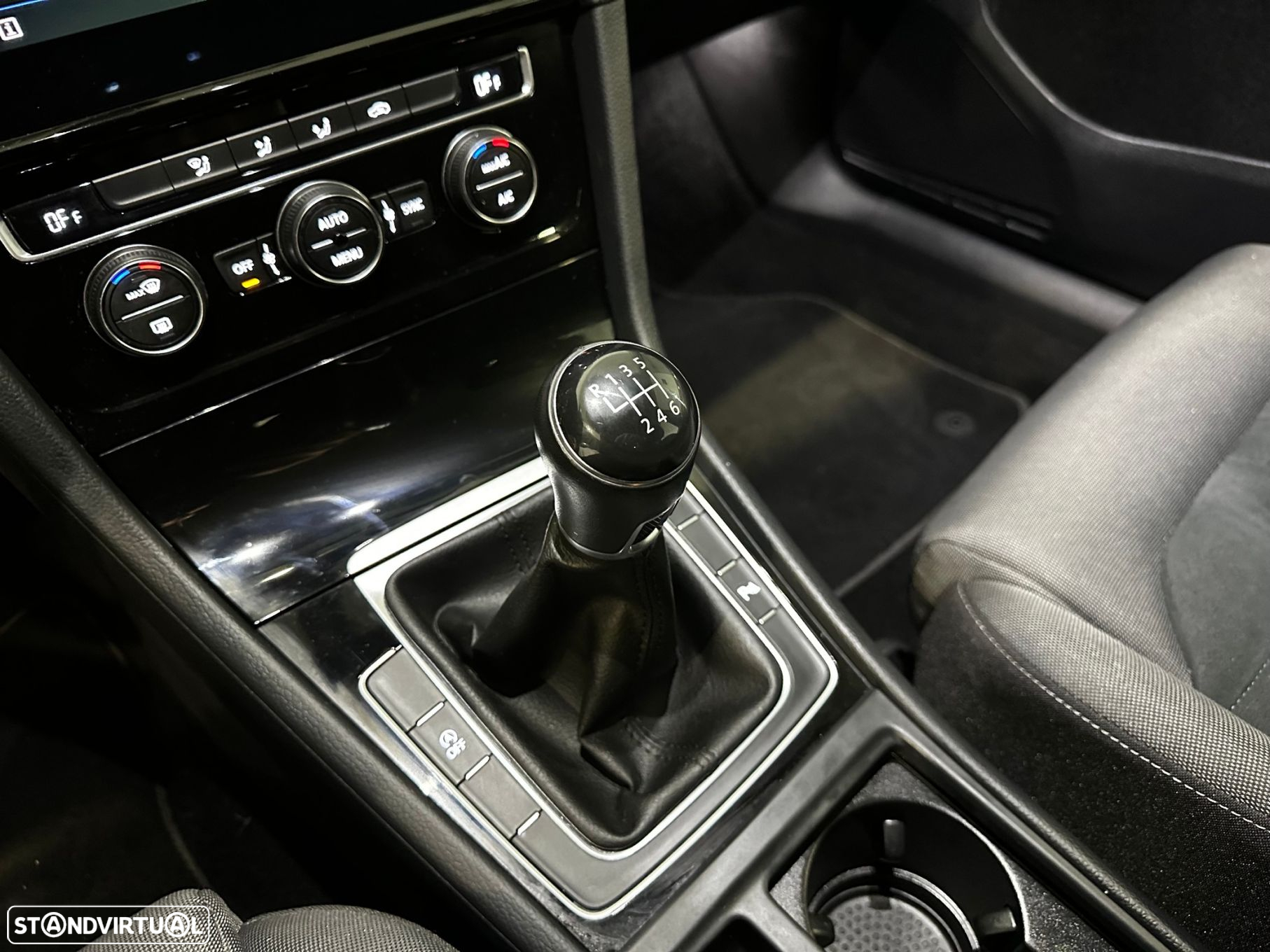 VW Golf 1.0 TSI Trendline Pack - 23