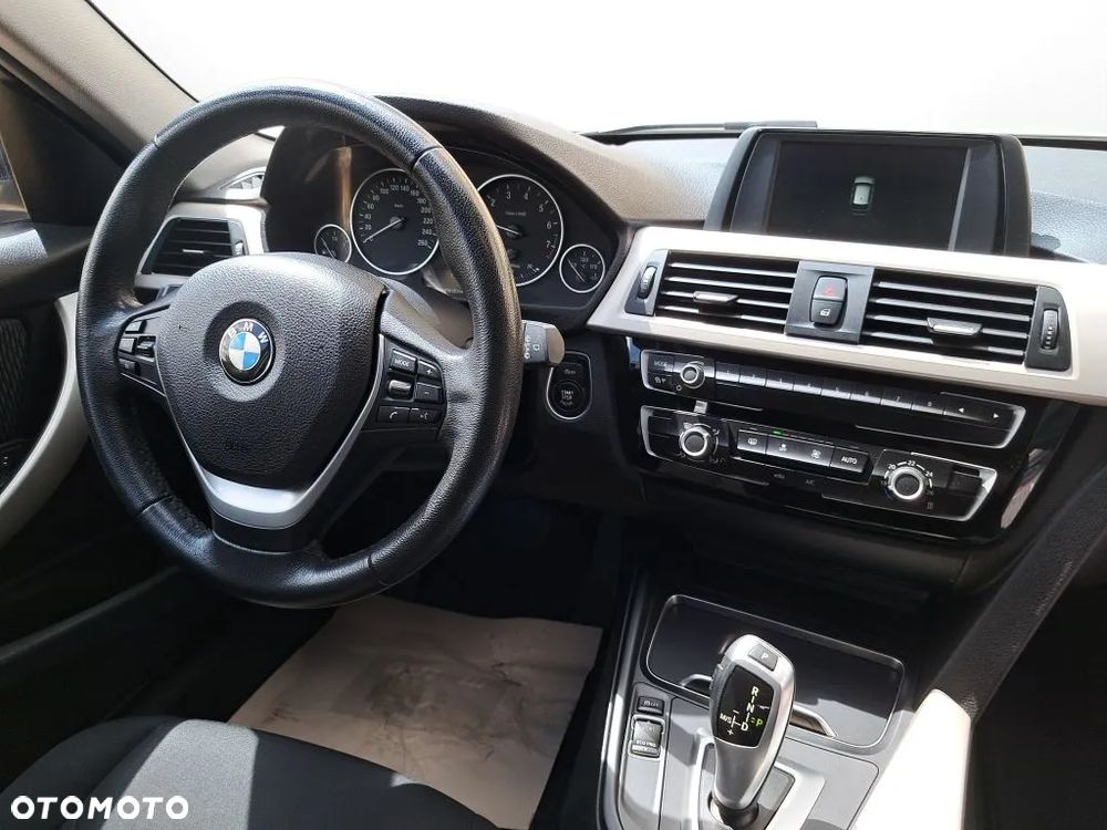 BMW Seria 3 318i GPF Advantage - 13