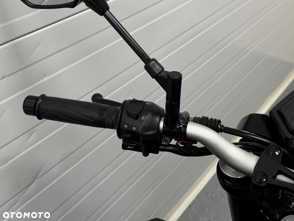 Yamaha MT - 12
