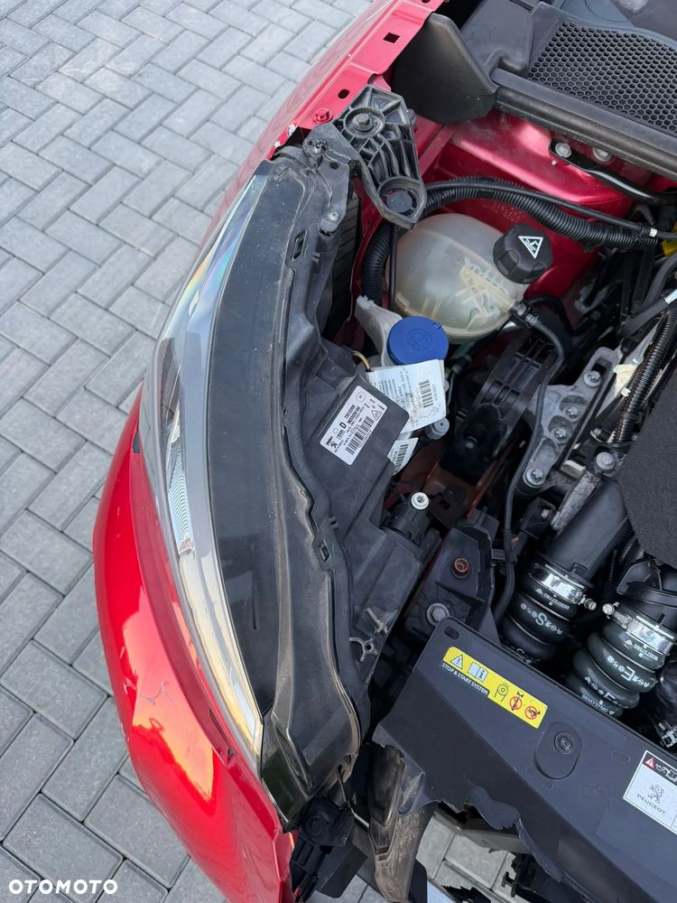 Peugeot 2008 BlueHDi 130 EAT8 Allure Pack - 27