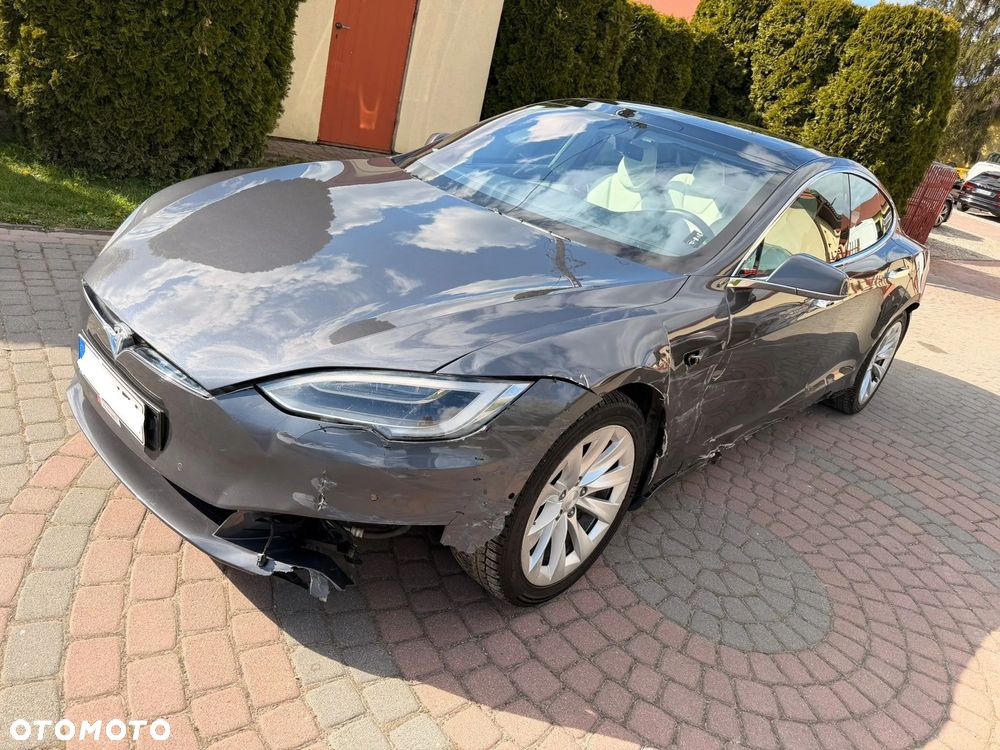 Tesla Model S - 4
