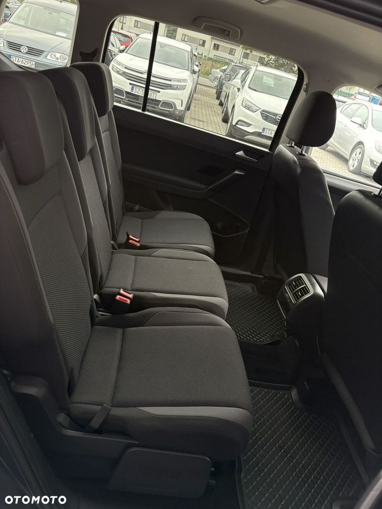 Volkswagen Touran - 17