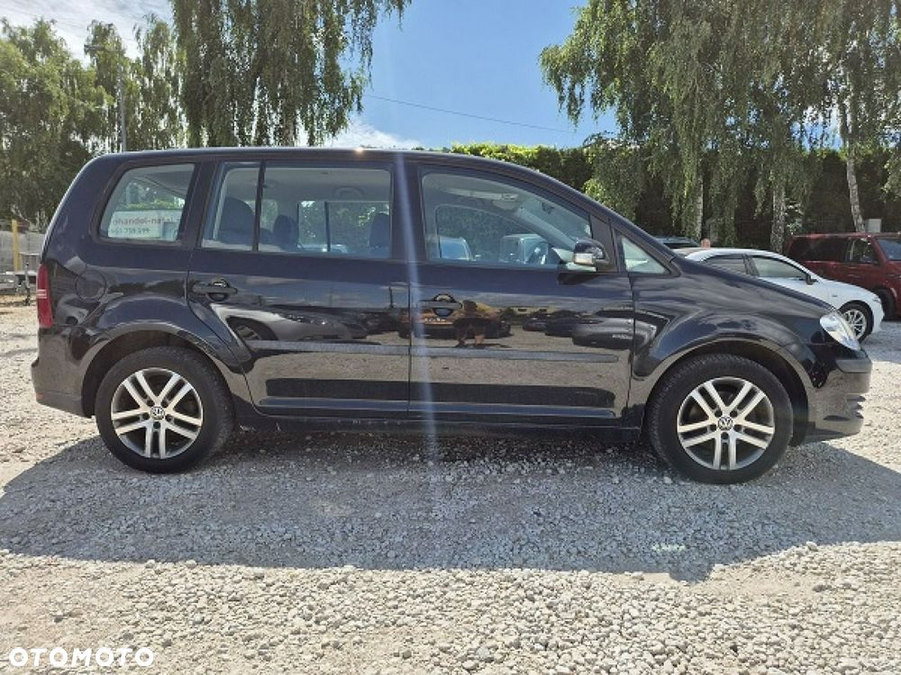 Volkswagen Touran - 12
