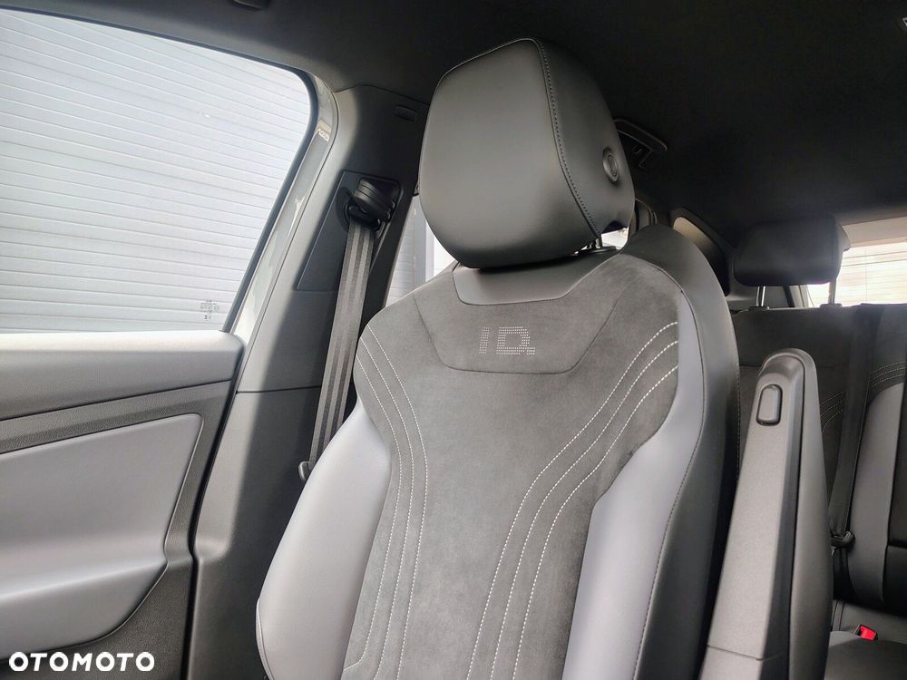 Volkswagen ID.4 - 11