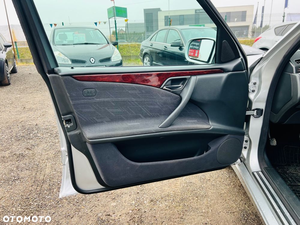 Mercedes-Benz Klasa E - 17