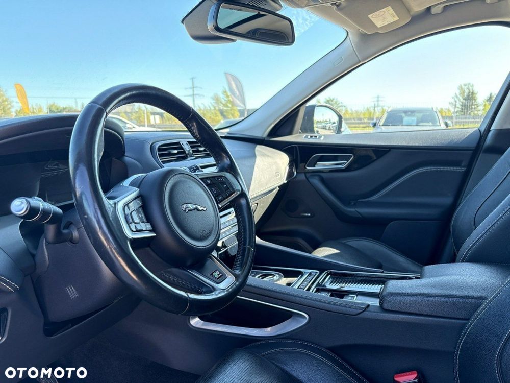 Jaguar F-Pace - 10